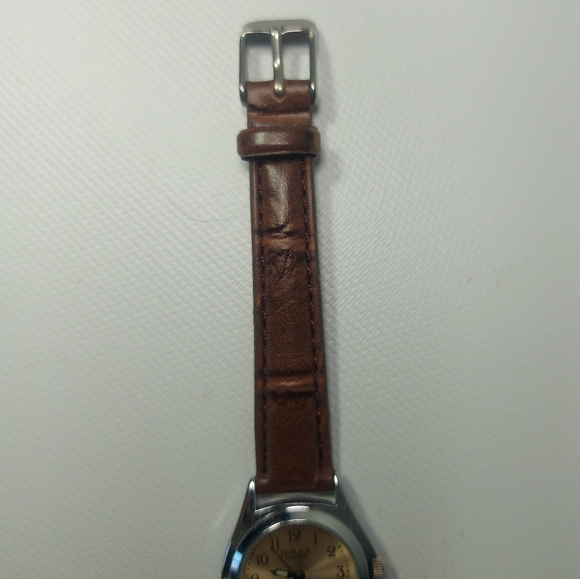 QMAX Silver Tone Brown Leather Ladies Wrist Watch, New Battery - Picture 4 of 8